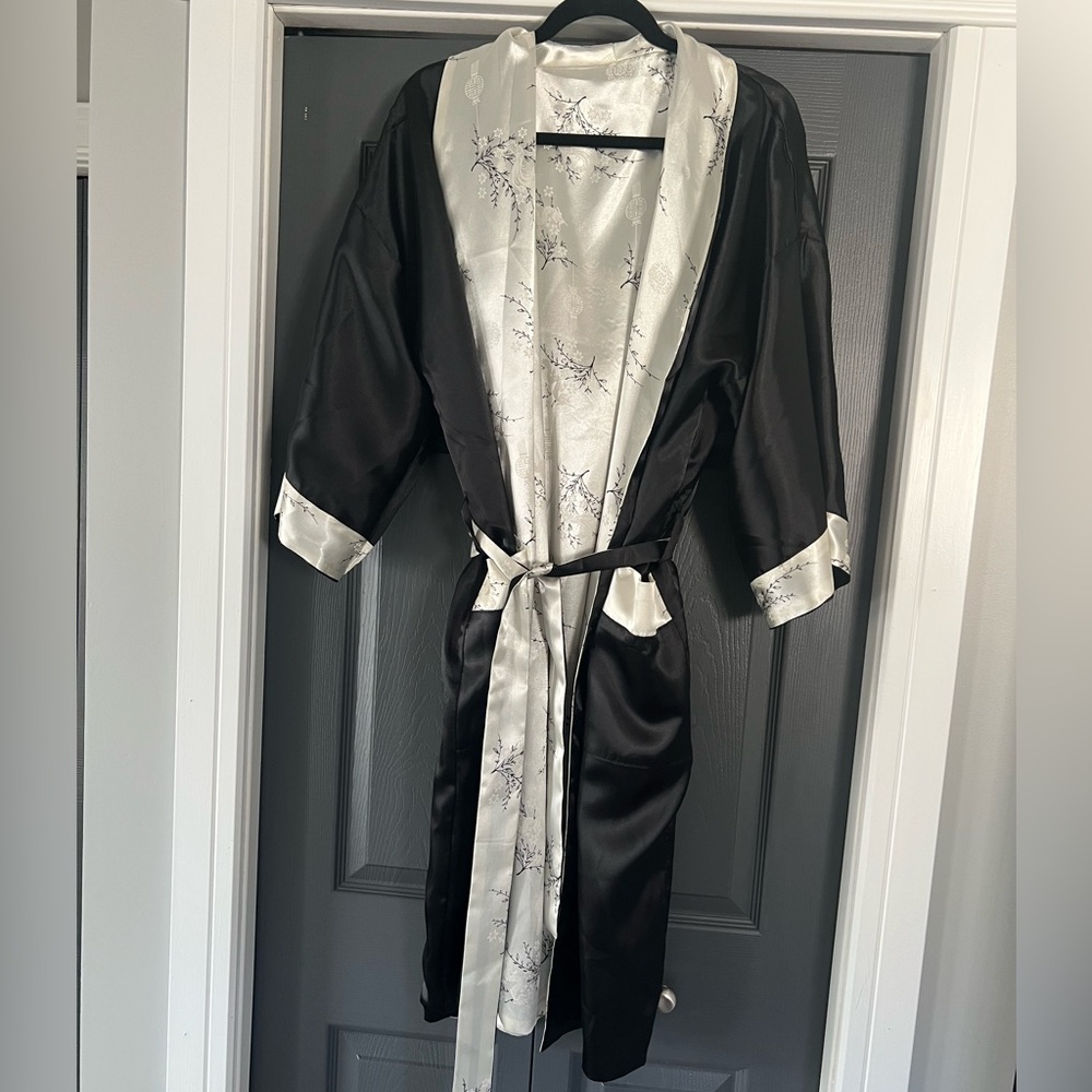 B-8-1 Vintage Embroidered Reversible Asian Robe